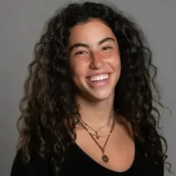 Chloe tamman headshot in black shirt