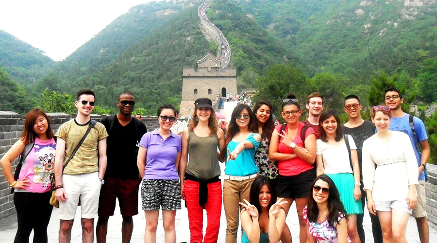 Group of students posing for a photo on the Great Wall of Chiina
