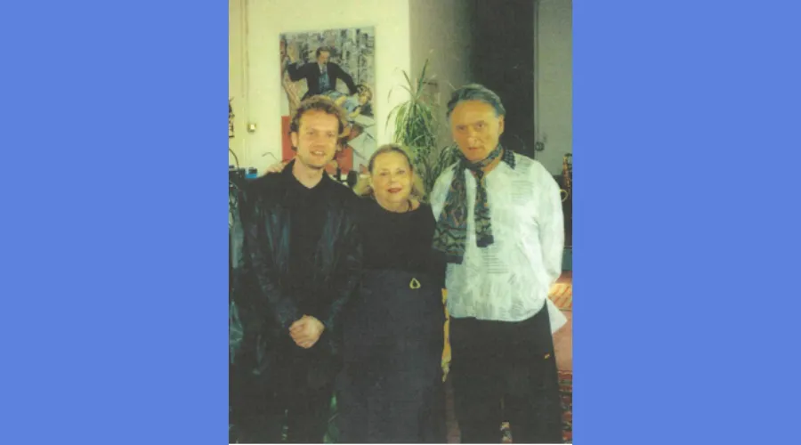 GS alumna Barbara Probst Solomon '60 poses for a picture with two others