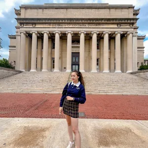 Alexandra Ling in front of Low Library