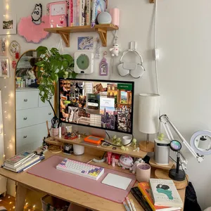 Alexandra Ling's desk setup